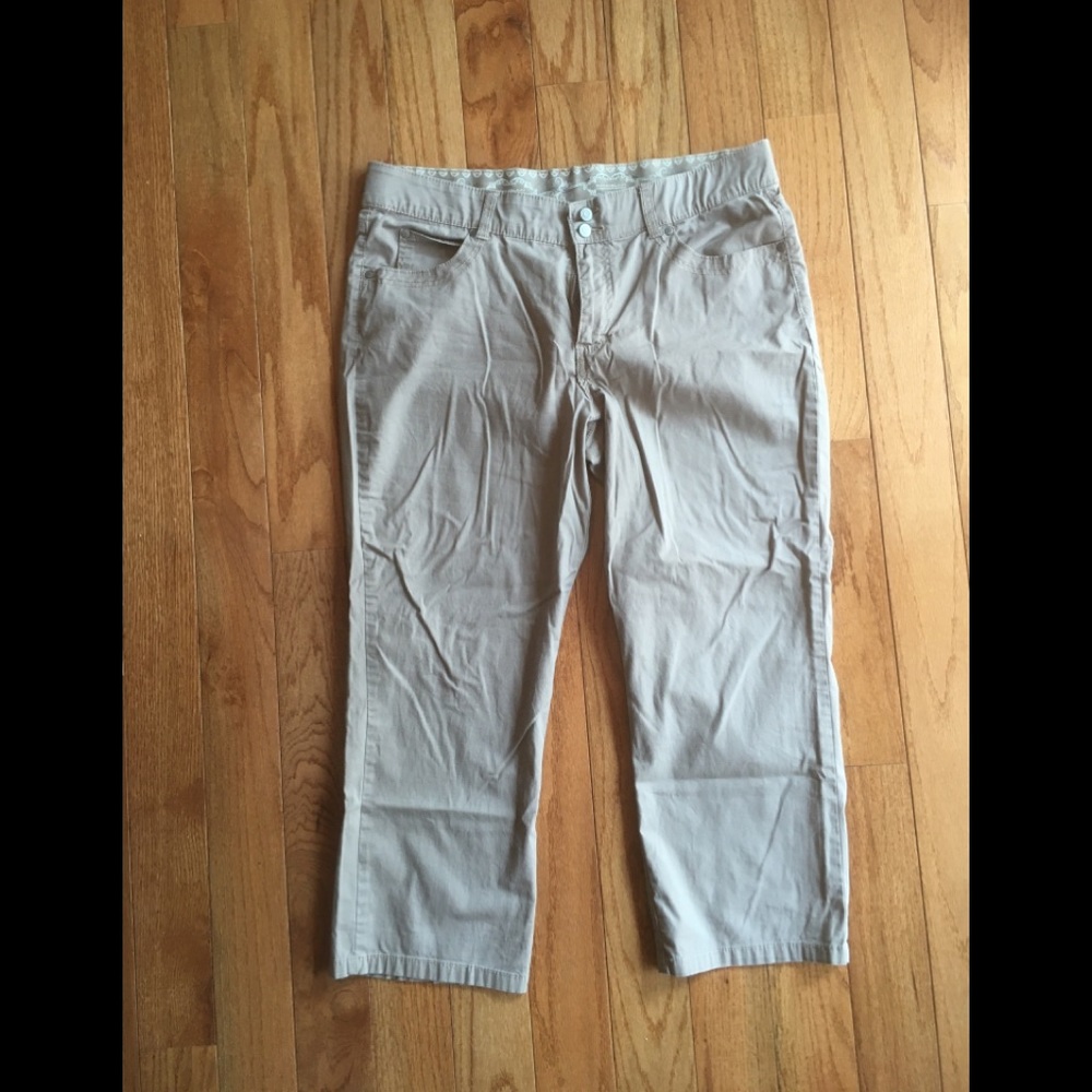 5/15🔥🔥🔥Bandolino Capris